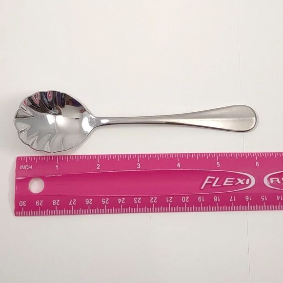 Wallace Hartford Pattern scalloped Spoon Sugar Shell Spoon 18/10 - Picture 2 of 11